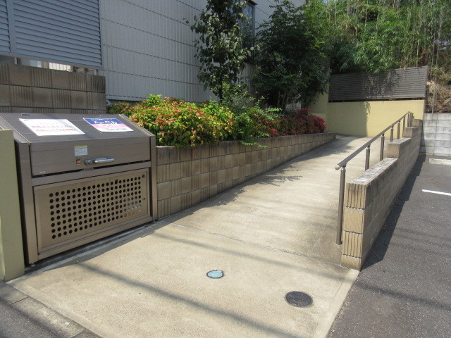 グランソレーユのその他共用部分|敷地内ゴミストッカー