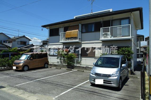 ハイツボヌールB棟の駐車場
