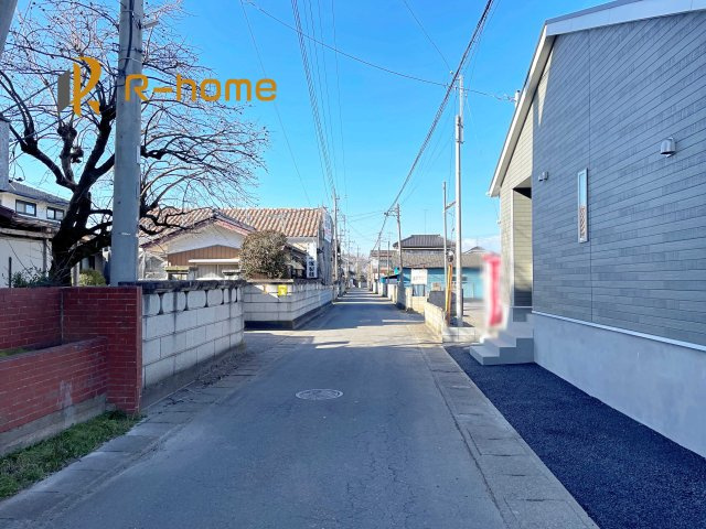 常総市本石下第11　新築戸建て　1号棟の前面道路含む現地写真|『今から見たい！』大歓迎です♪
お気軽にＲ－ｈomeまでお問い合わせください。
