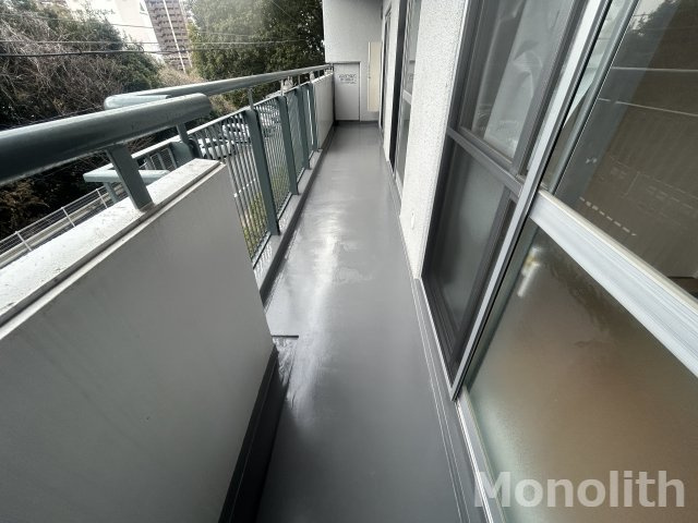 光明池駅前３号棟のバルコニー