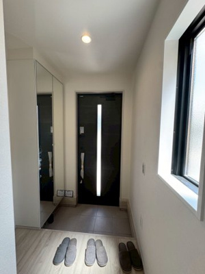 【玄関】 | 名古屋市緑区黒沢台2丁目新築一戸建て | キャンペーン対象物件です♪詳細は弊社ホームページもしくはスタッフまでお気軽にお問合せ下さいませ♪ お役に立てる自信があります♪