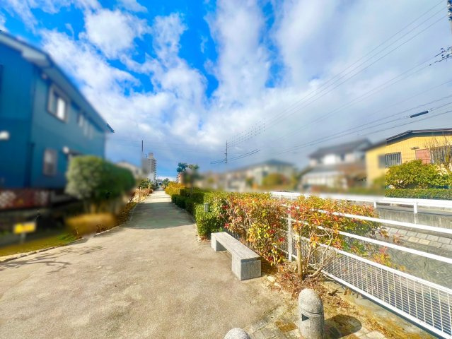 長久手市先達土地の周辺|北側の歩道は散歩にも最適です！