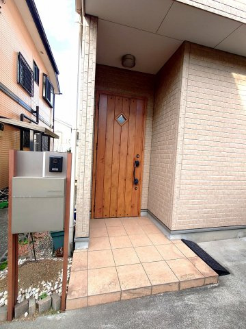 検見川町3丁目　中古戸建の玄関