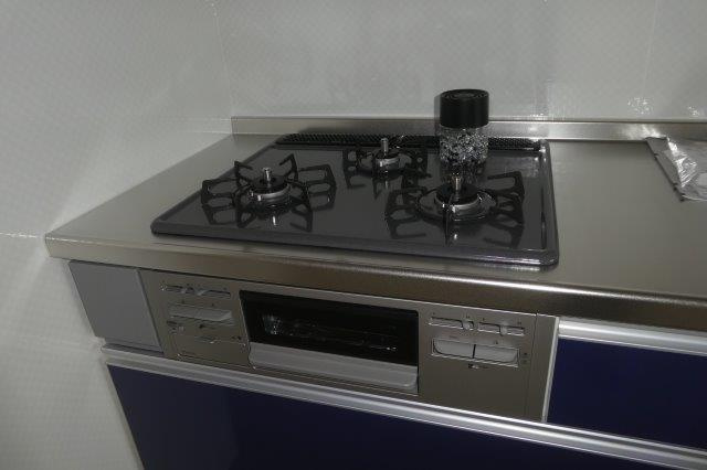 ハイカムール貝吹Dのキッチン|3口ガスコンロ