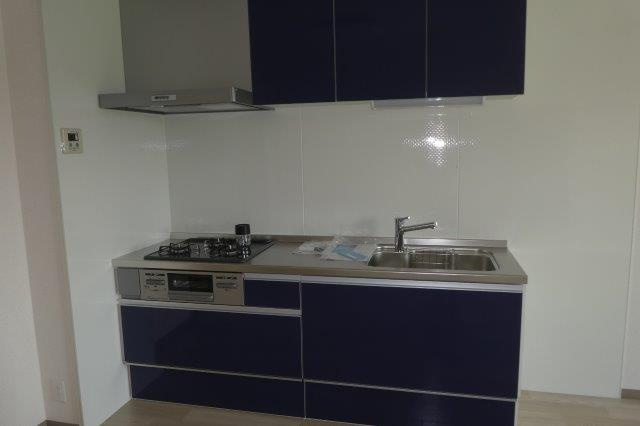 ハイカムール貝吹Dのキッチン|３口ガスコンロ付システムキッチン