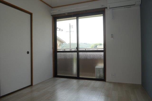 ハイカムール貝吹Dの洋室