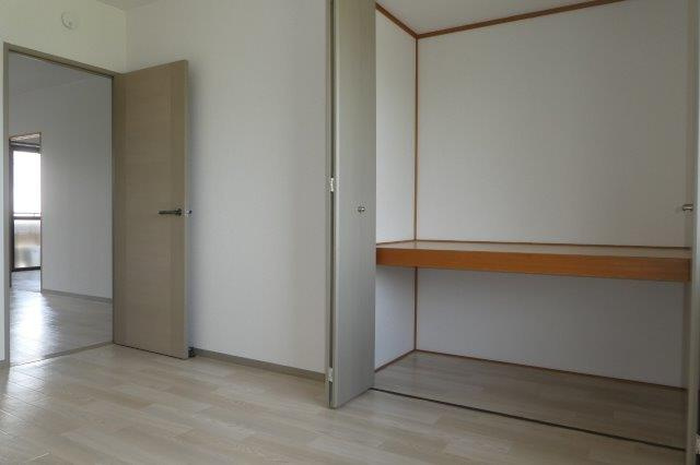 ハイカムール貝吹Dの洋室