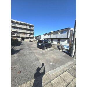 サンライズ中野の駐車場