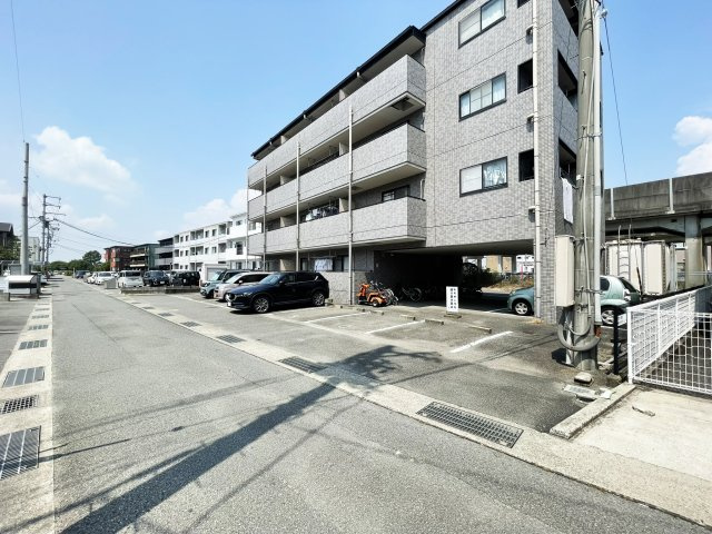 寺内マンション3の駐車場