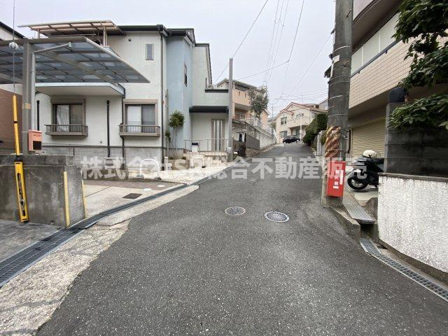 東石切町3丁目中古戸建の前面道路含む現地写真|前面道路含む現地写真です