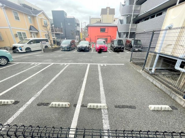 インペリアル上新庄の駐車場