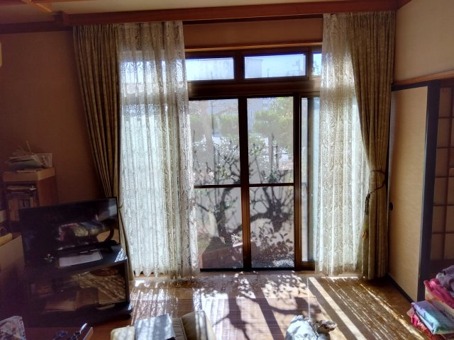 売中古戸建　三島市北沢の内装|窓が多く明るい室内となっています。平屋建てなので効率よい生活動線が確保出来ます。メンテナンス費用を抑える事も出来ます。