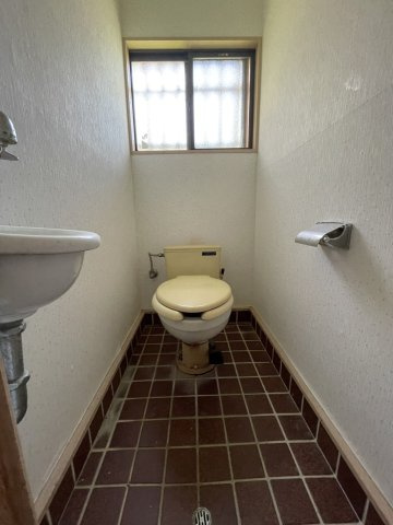 二丈武１丁目　戸建のトイレ|落ち着いた色調のトイレです