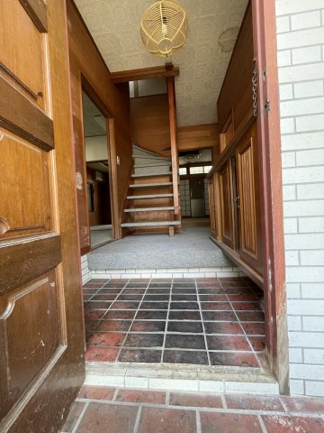 二丈武１丁目　戸建の玄関|明るい玄関です