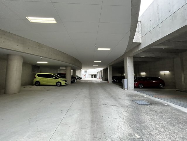 ジークレフ六甲の丘C棟の駐車場
