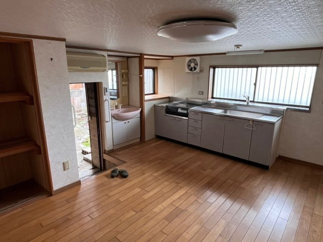 西条市丹原町北田野221のキッチン