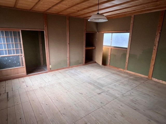 西条市丹原町北田野221の洋室