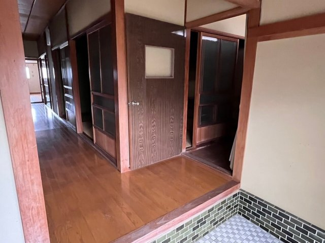 西条市丹原町北田野221の玄関