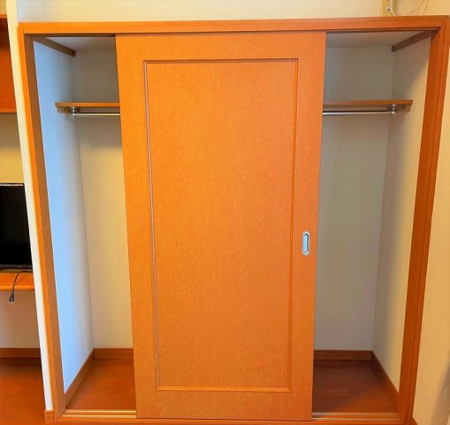 レオパレスサンシティの内装|明るい色調の室内です