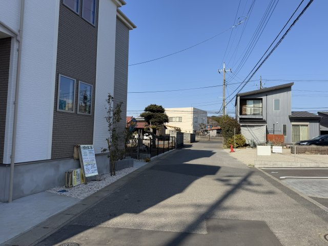 柏市花野井新築戸建（花野井Ⅲ）の前面道路含む現地写真|東側前面道路・幅員約5ｍ