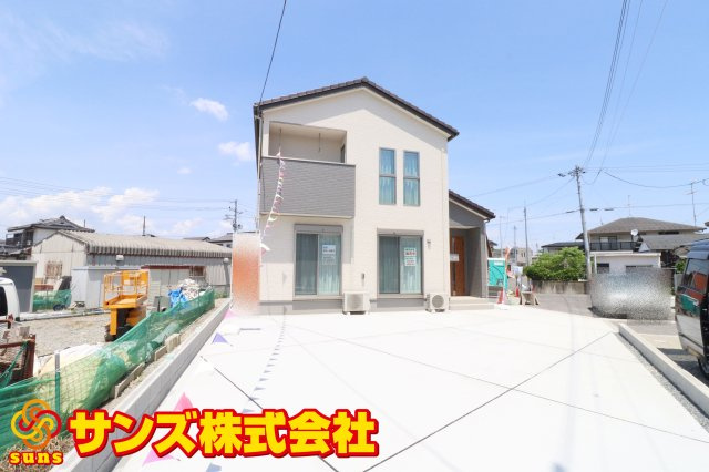 郡山市小原田２丁目　　  　　小原田小学校、小原田中学区　の外観|南西側から見た駐車場を含む外観♪
