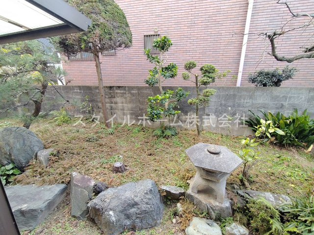 小池町貸家の庭