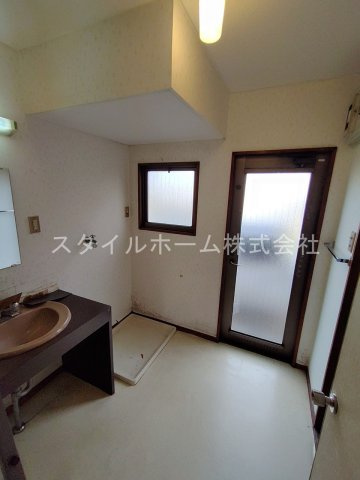 小池町貸家の洗面所
