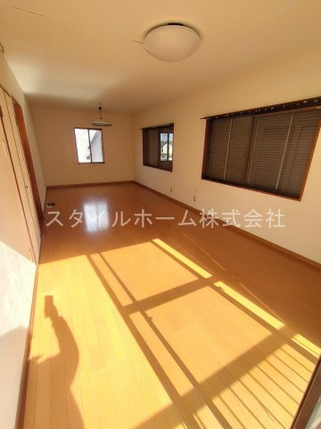 小池町貸家の駐車場
