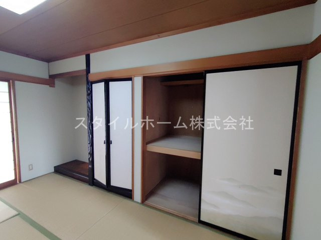 小池町貸家の収納