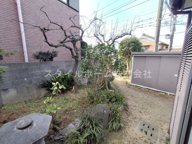 小池町貸家の庭
