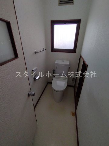 小池町貸家のトイレ