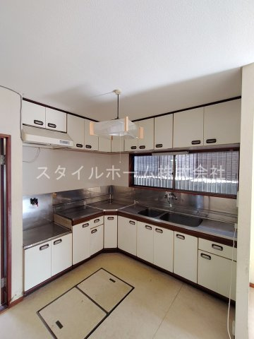 小池町貸家のキッチン