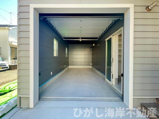 茅ヶ崎市松浪　新築戸建の駐車場|シャッター付きガレージ