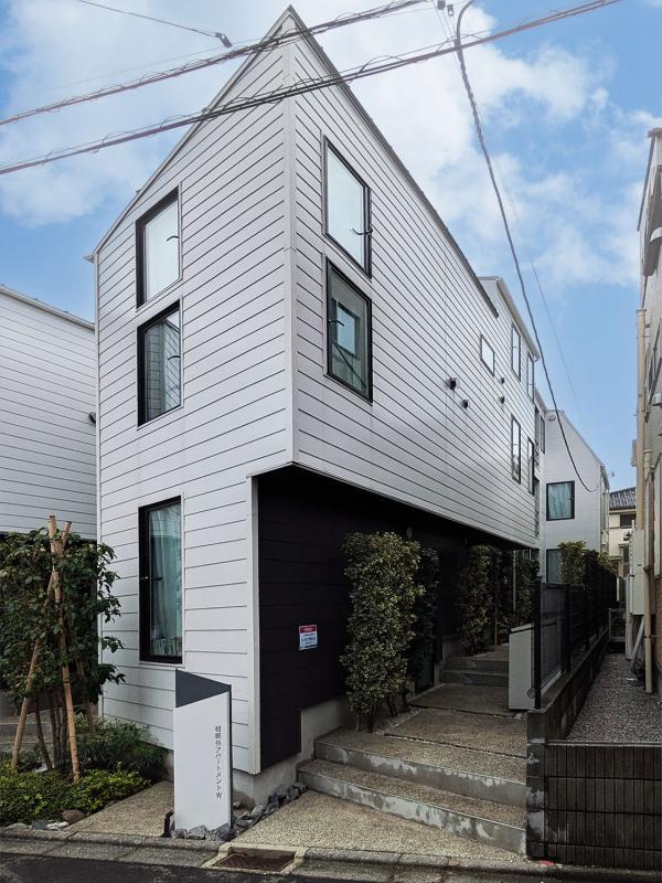 世田谷区祖師谷１丁目のアパートのエントランス