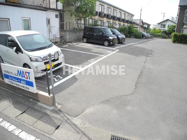 メゾン・ブランシェの駐車場