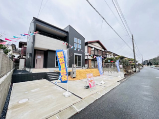 【前面道路含む現地写真】