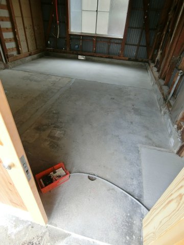 勝田町Aテナントの玄関
