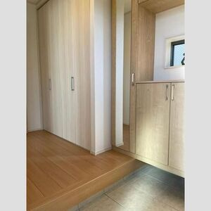 桜坂2丁目戸建の玄関