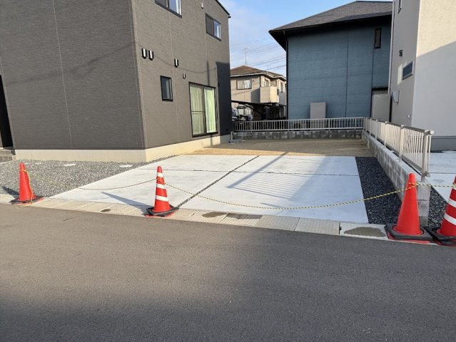 ナチュラルタウン鶴新田8号地の駐車場