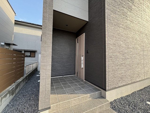 ナチュラルタウン鶴新田8号地の玄関