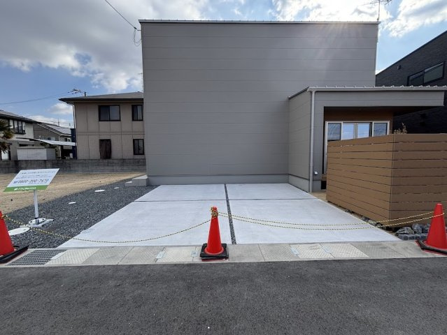 ナチュラルタウン鶴新田9号地の駐車場