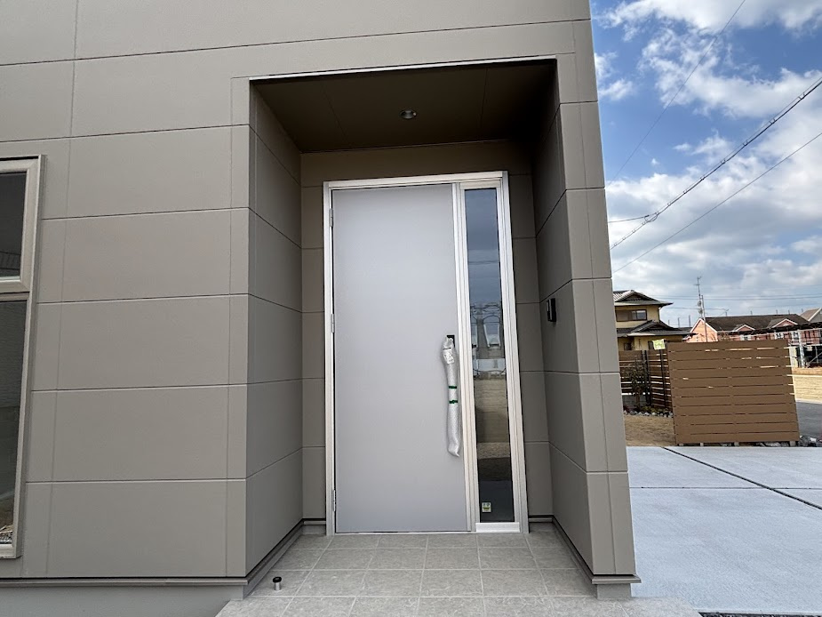 ナチュラルタウン鶴新田9号地の玄関