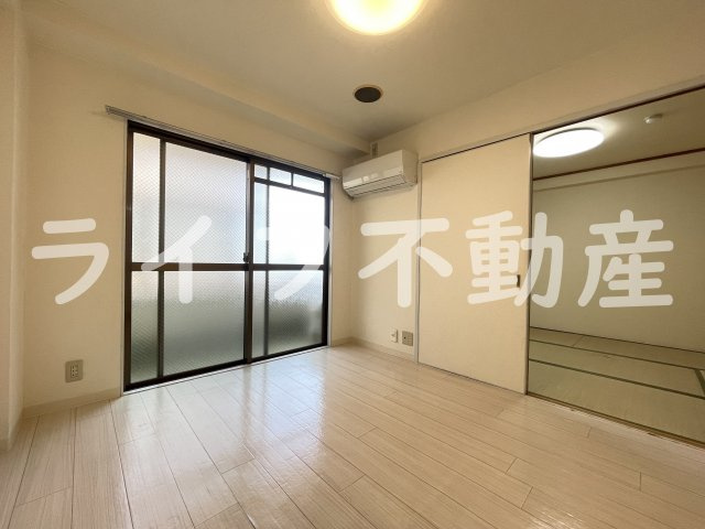 OMレジデンス八戸ノ里の居間・リビング|こちらの居間で趣味の時間をお楽しみください