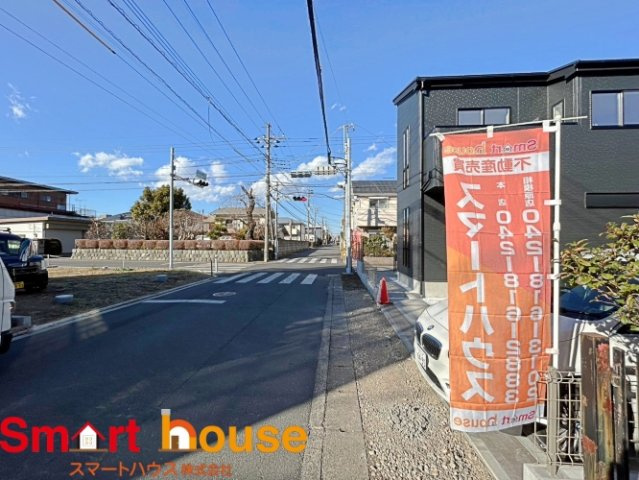 相模原市南区麻溝台　新築1棟の前面道路含む現地写真|お住まいの前面道路が広いと駐車が楽になり、陽当たりも遮られないので明るく居心地の良いお家になります♪