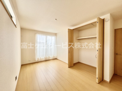 【寝室】 | 富士宮市小泉 8期 新築一戸建て A号棟 | 8帖の寝室です