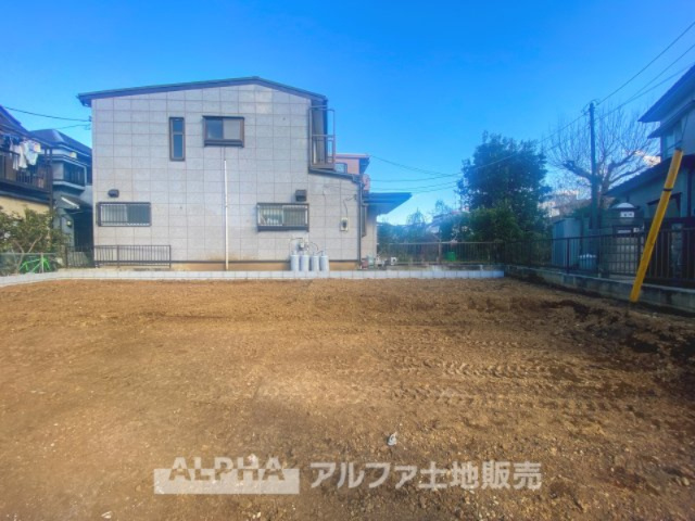 日野市南平4丁目新築戸建の外観|【House of the Sun】
◆明るい家◆太陽の温かな光がお家全体を照らす。そこには目を輝かせ笑顔で見つめてくれる君がいて、「ただいま」の言葉がこだまする。そんな君の瞳に恋している。