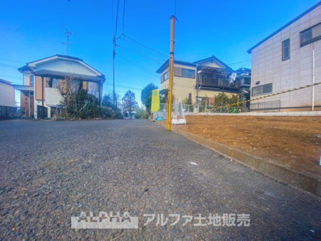 日野市南平4丁目新築戸建の前面道路含む現地写真|【outward appearance】
◆時を忘れる場所◆みんなが集い、食事と楽しい会話が始まる。話に夢中になり、ついつい時を忘れ夜半過ぎになってしまう。そんな束の間の幸せを感じさせてくれる場所。