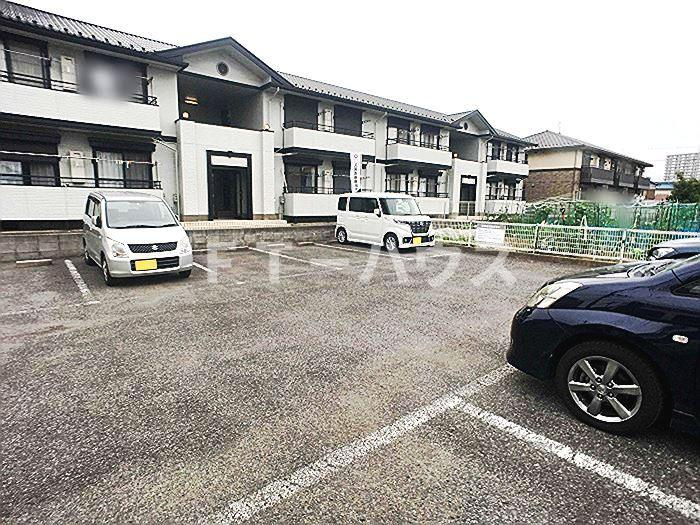 ルピナス幕張の駐車場|駐車場