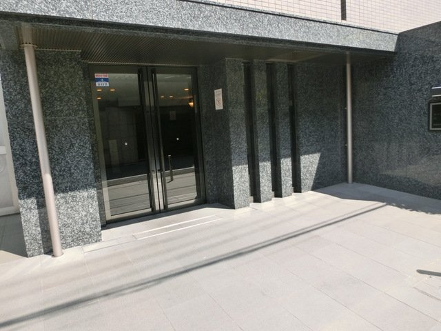ルーブル早稲田六番館のエントランス