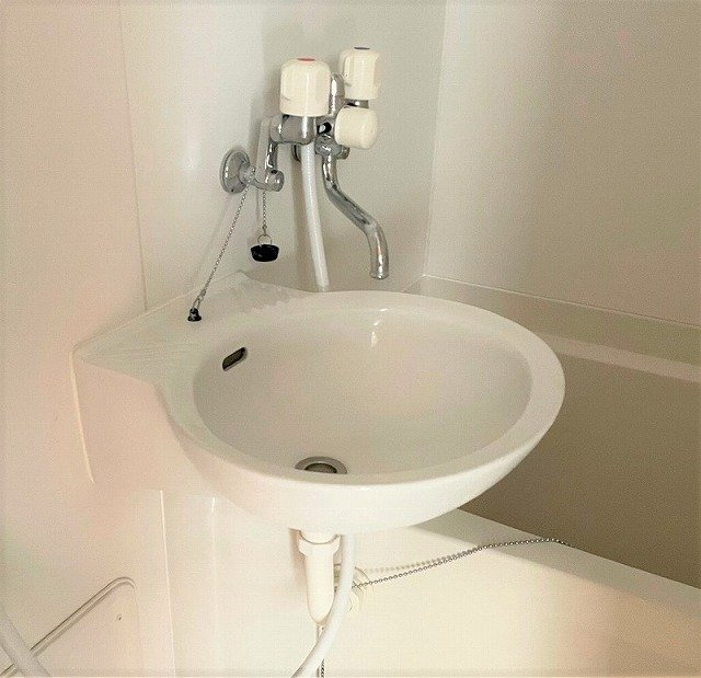 レオパレスベルフローラⅠの洗面所